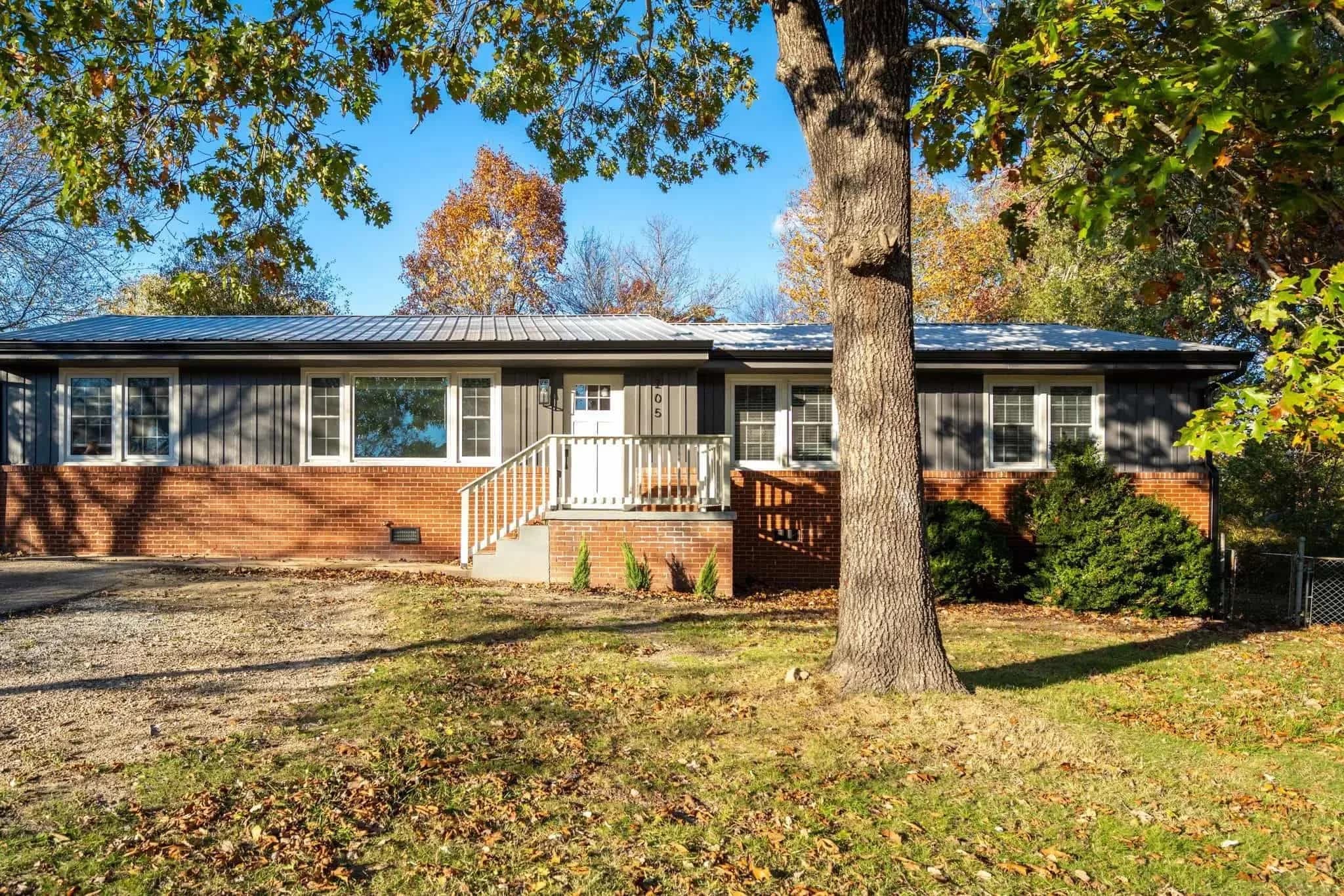 205 Hilltop Dr, Rossville, GA