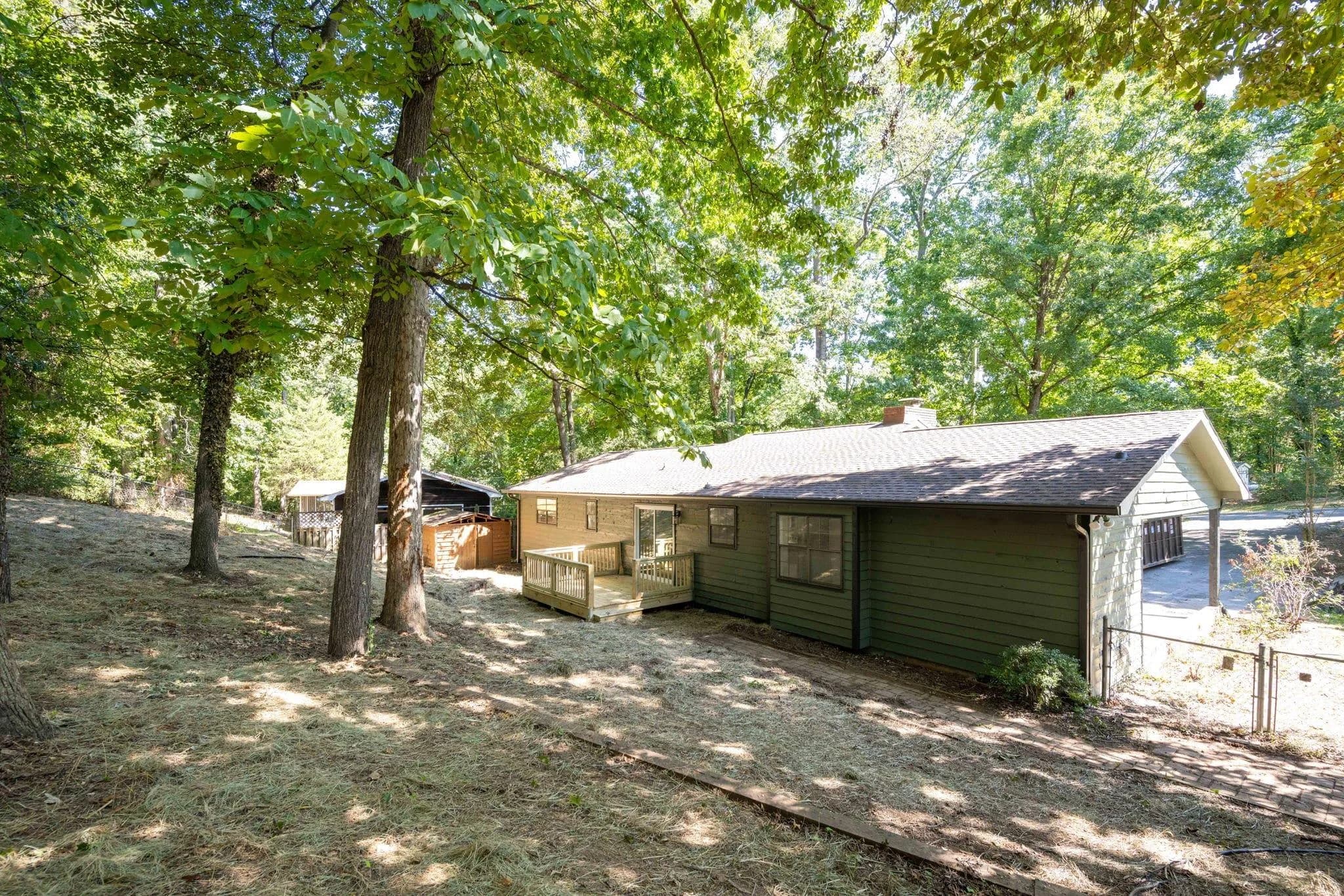 107 Briarwood Dr, Dalton, GA