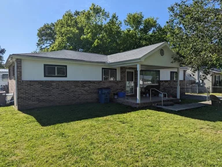 1321 E Sherry Dr, Rossville, GA