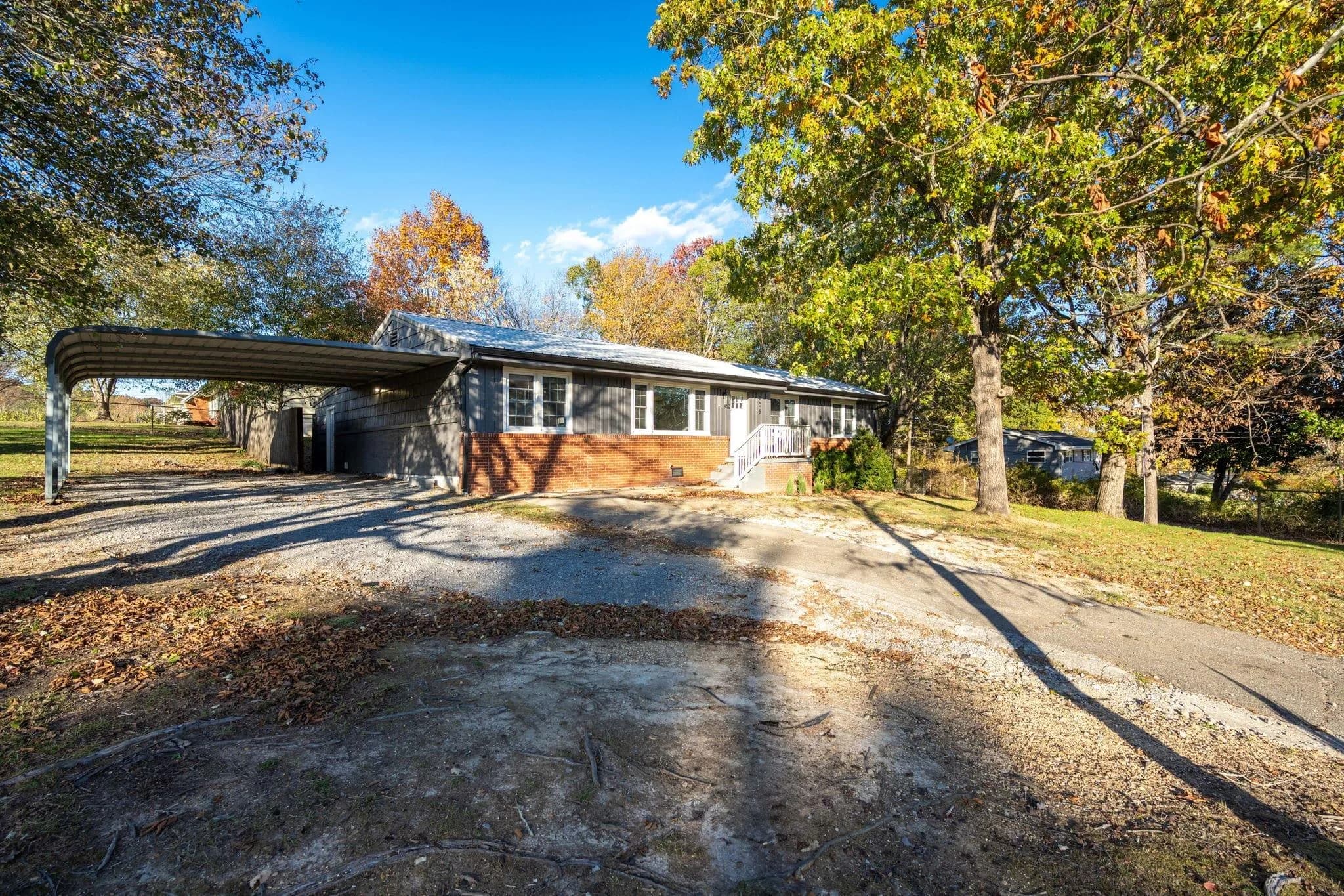 205 Hilltop Dr, Rossville, GA