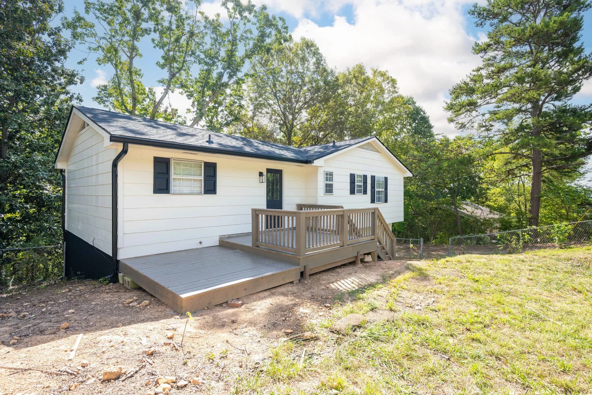 948 E Valley Dr, Rossville, GA