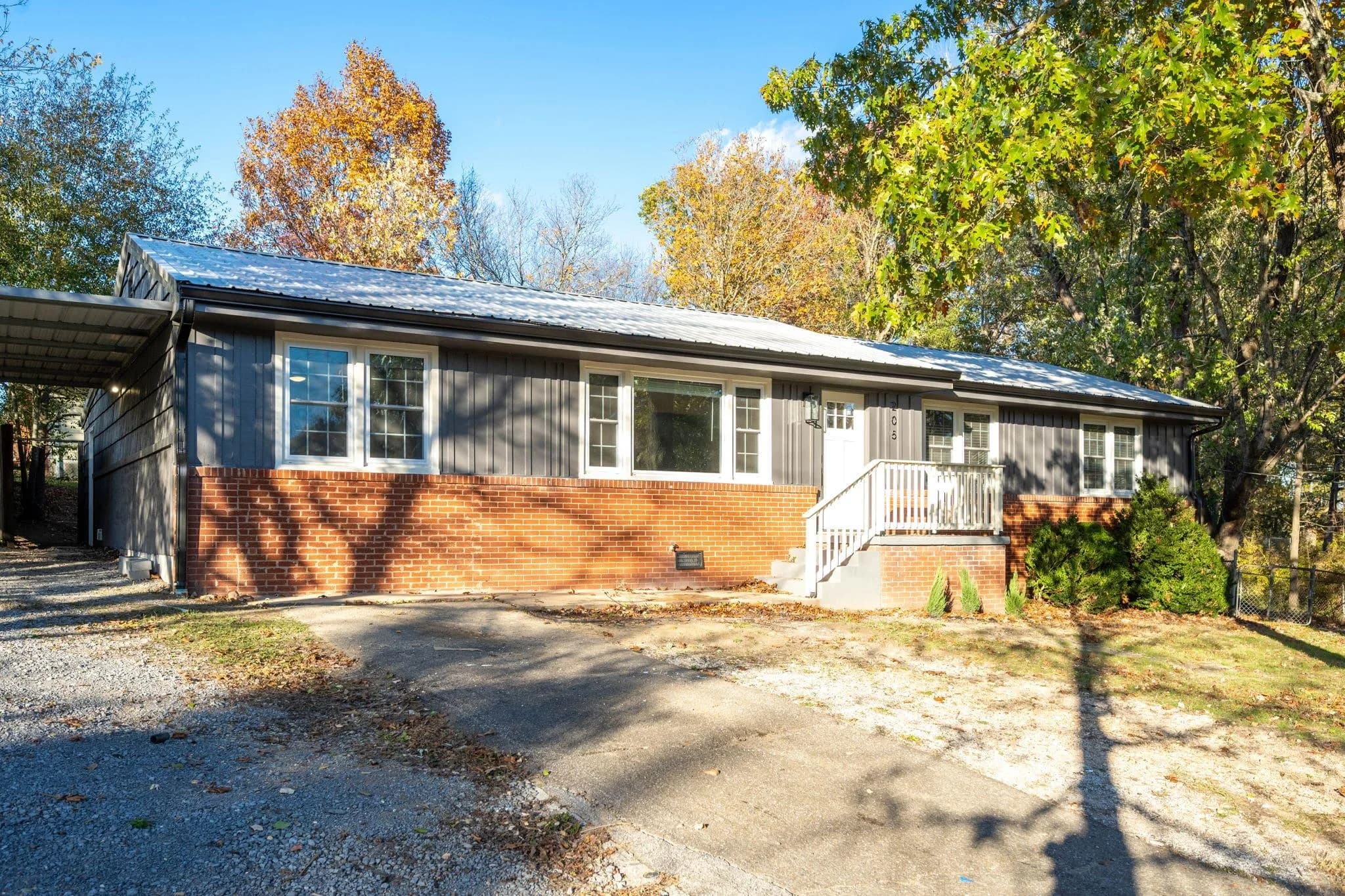 205 Hilltop Dr, Rossville, GA