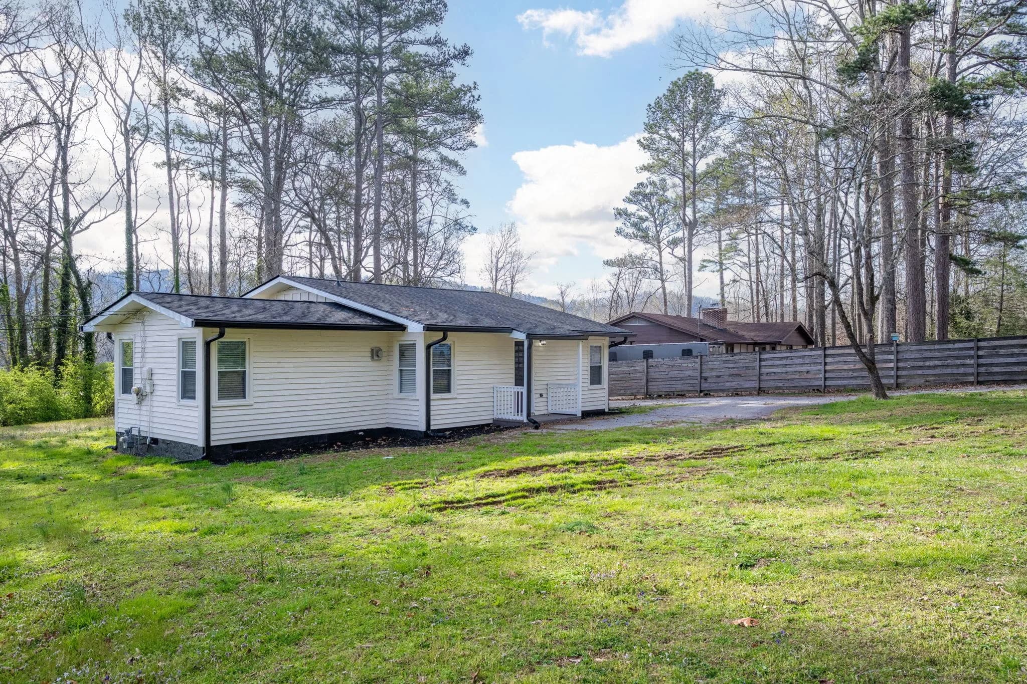 939 Dry Valley Rd, Rossville, GA