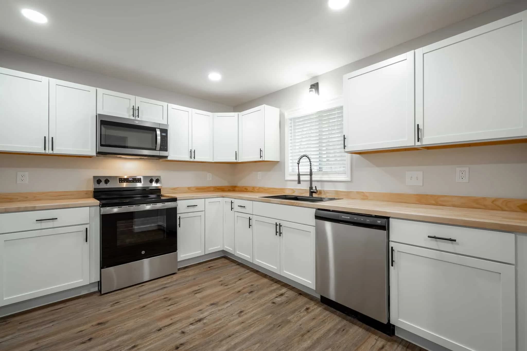 939 Dry Valley Rd, Rossville, GA