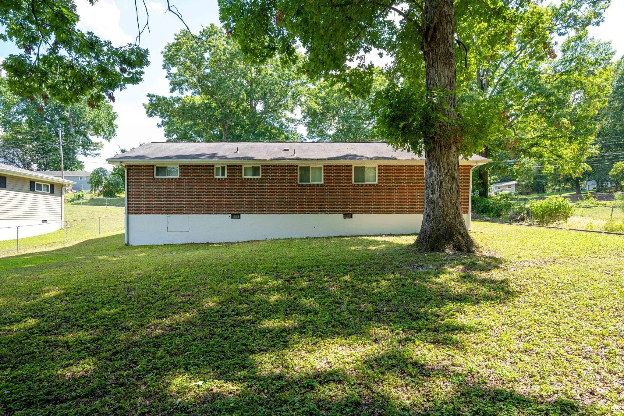 738 Roberta Dr, Rossville, GA