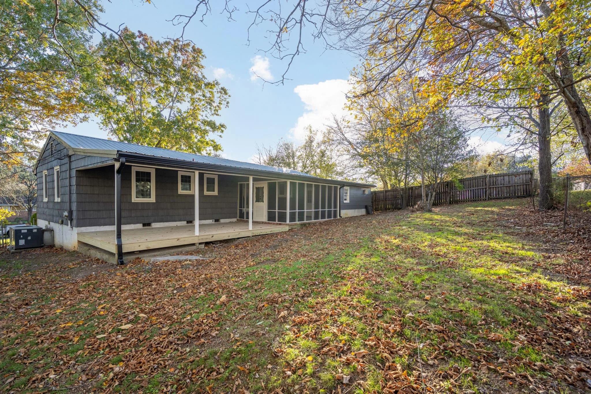 205 Hilltop Dr, Rossville, GA