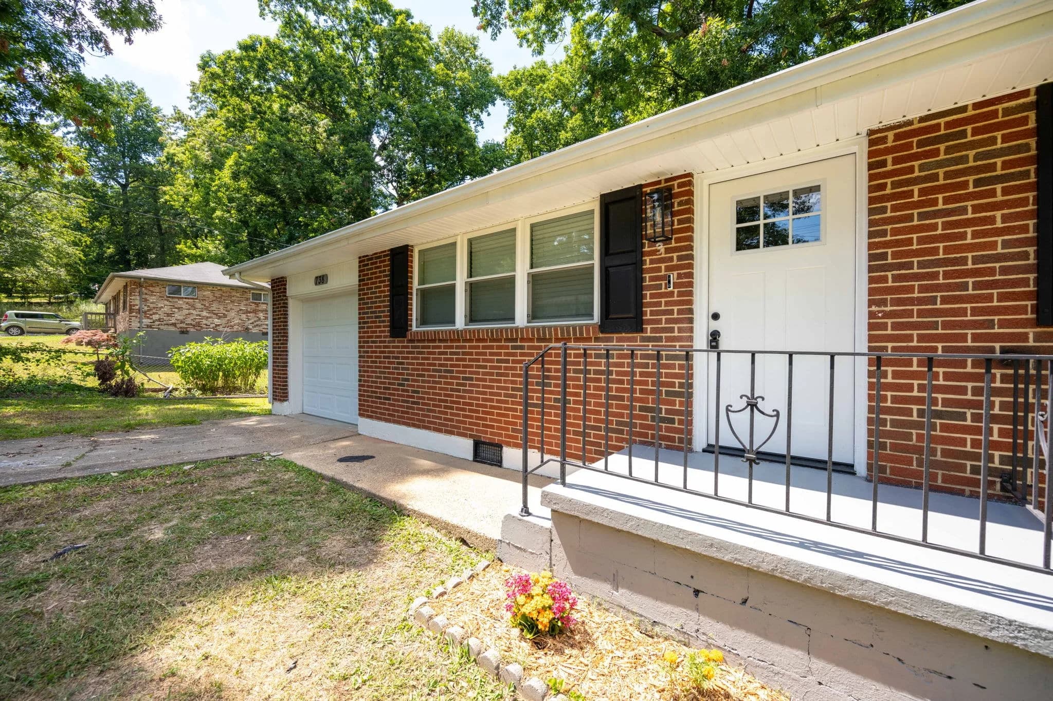 738 Roberta Dr, Rossville, GA