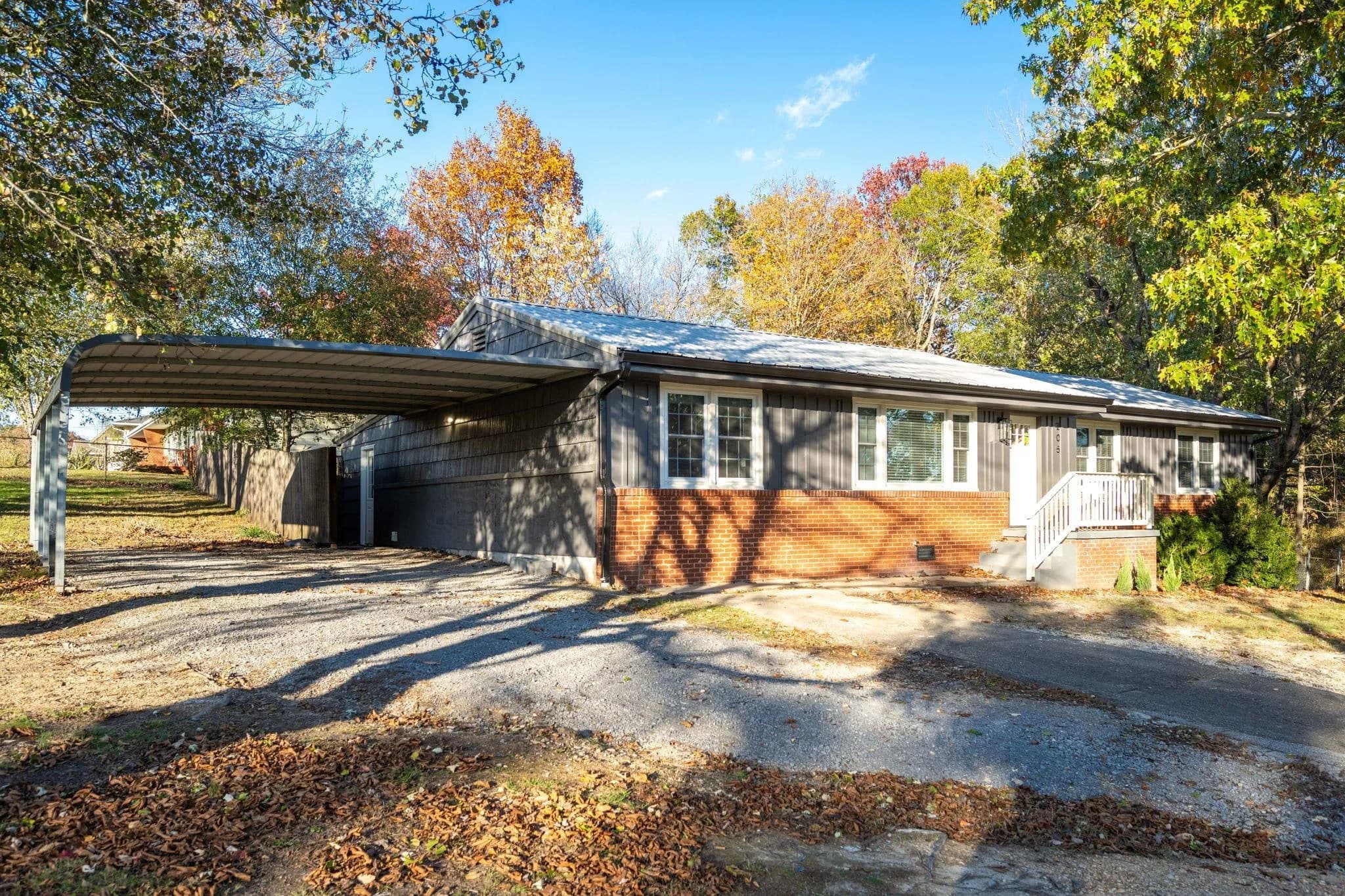 205 Hilltop Dr, Rossville, GA