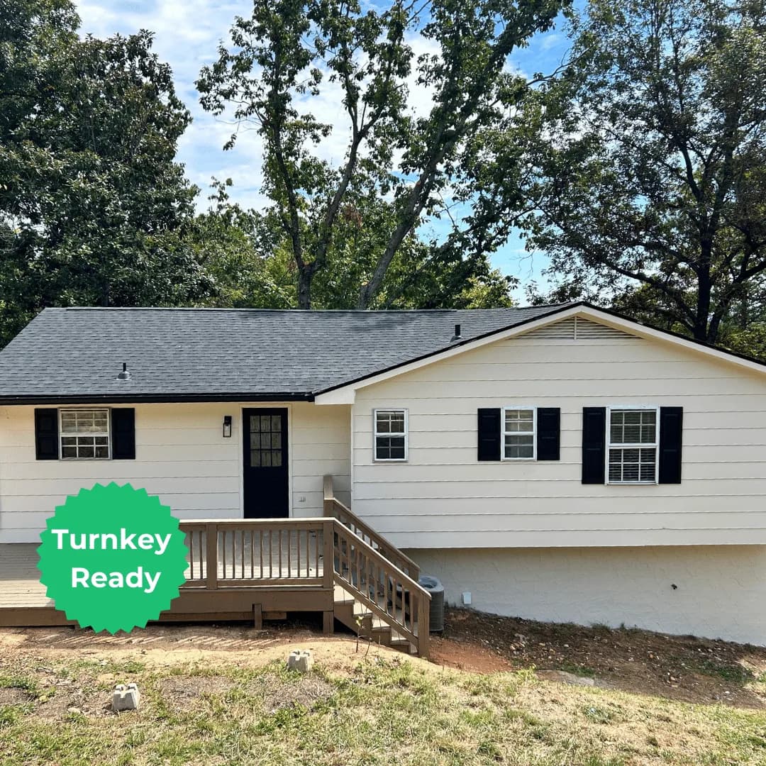 948 E Valley Dr, Rossville, GA