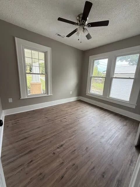 911 W Pine St, Rossville, GA