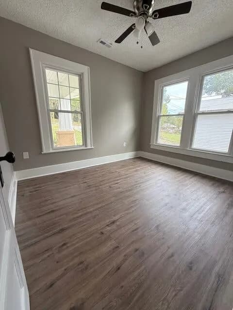 911 W Pine St, Rossville, GA