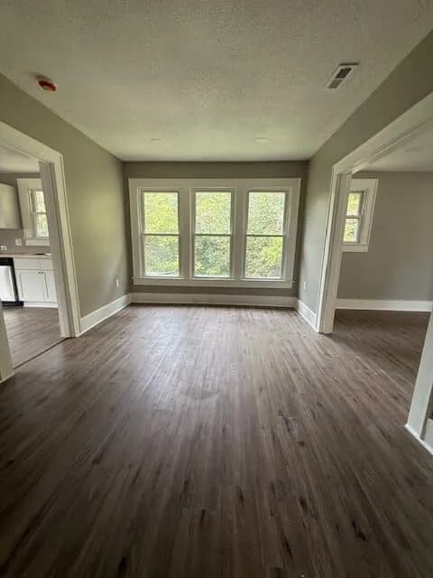 911 W Pine St, Rossville, GA