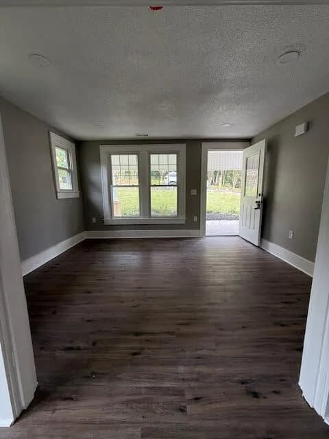 911 W Pine St, Rossville, GA