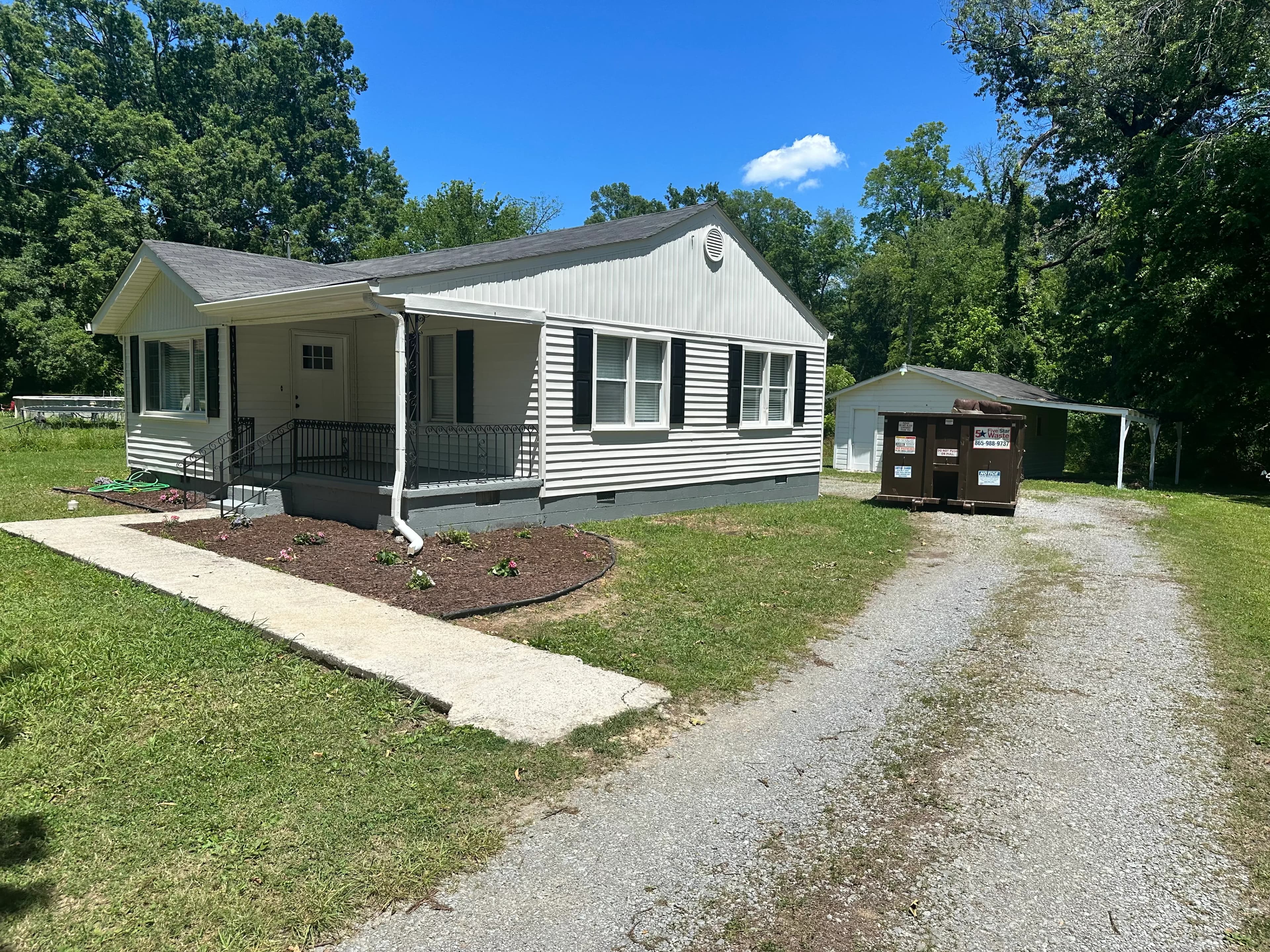 1524 Happy Valley Rd, Rossville, GA