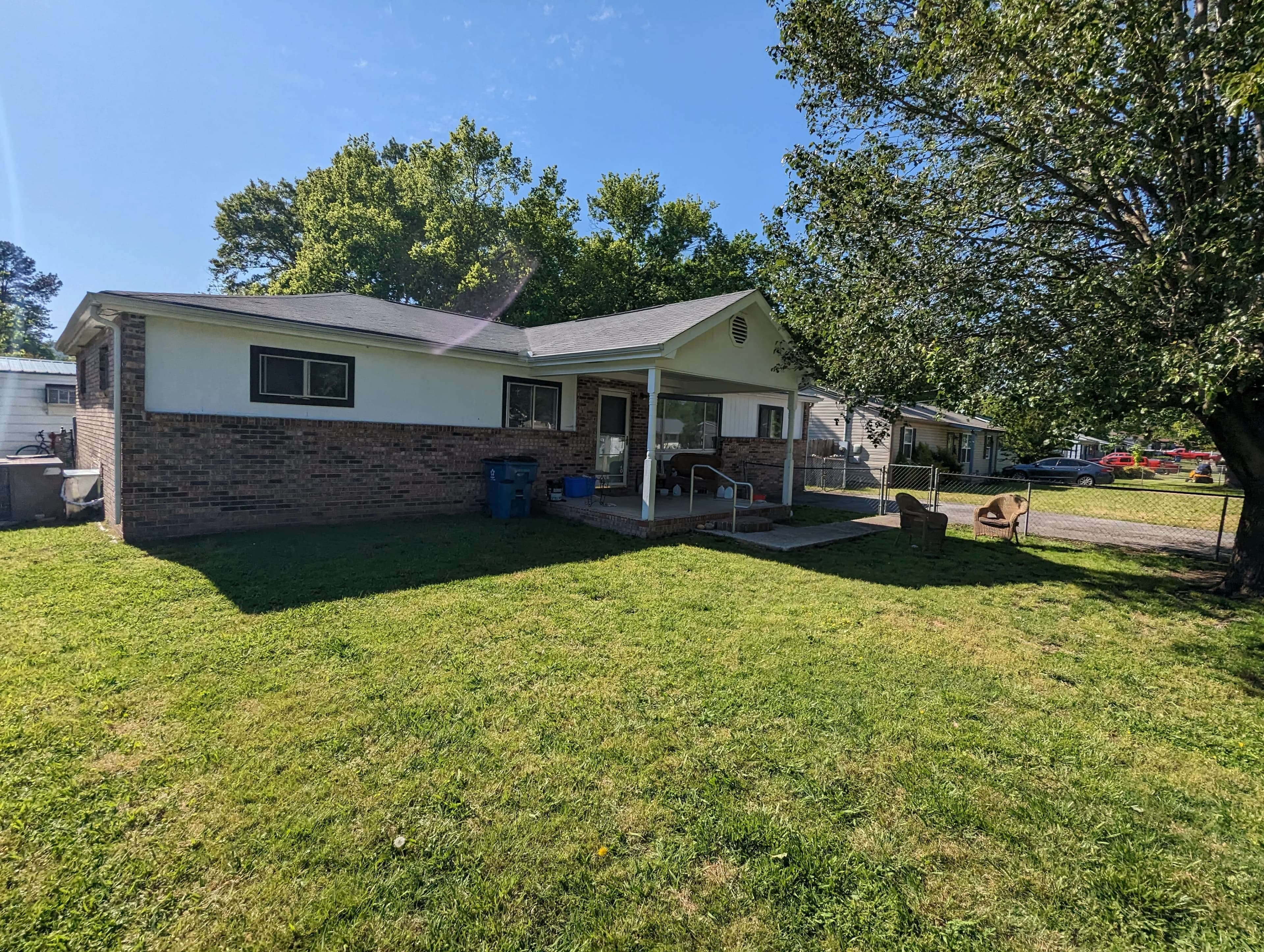 1321 E Sherry Dr, Rossville, GA